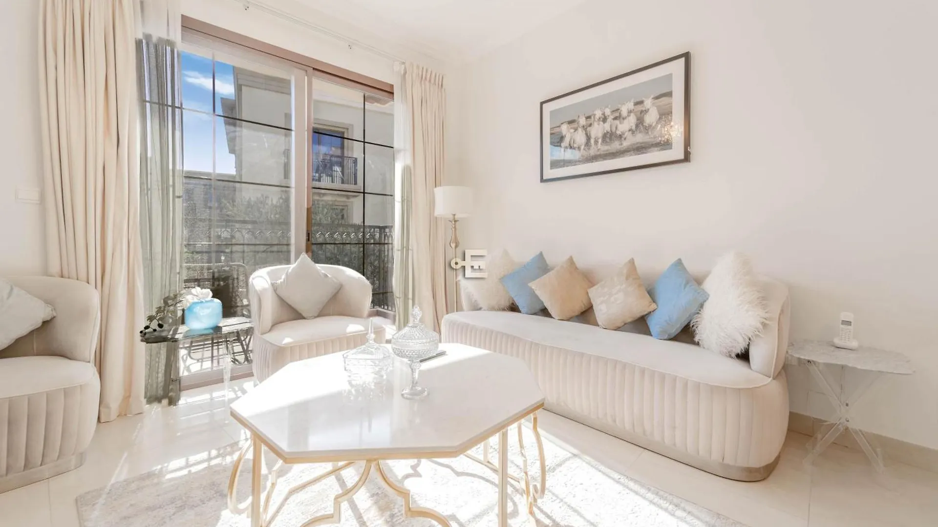 Everluxe Lovely 1 Bedroom Apartment In Qamar 3 Dubai