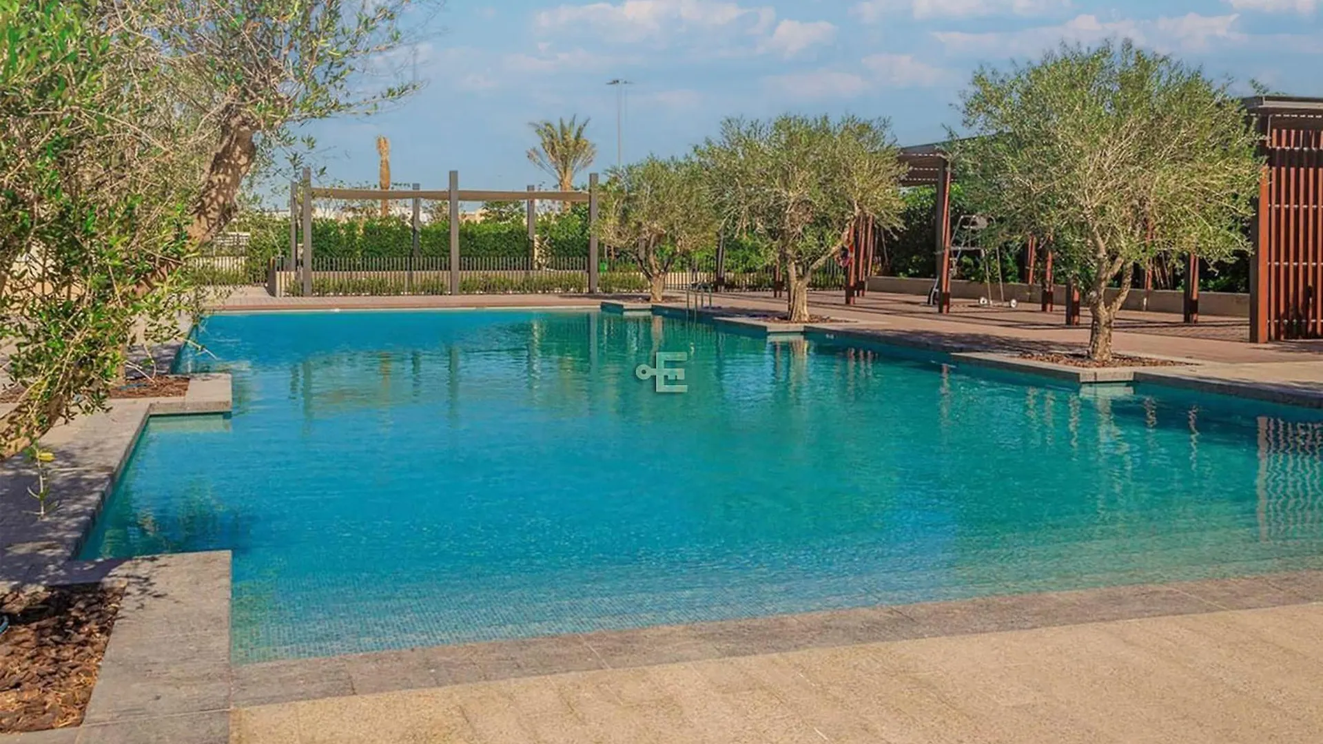 Everluxe Lovely 1 Bedroom Apartment In Qamar 3 Dubai